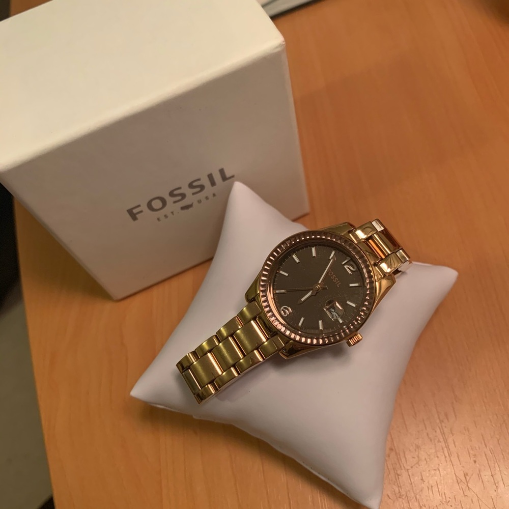 FOSSIL ROSE GOLD WATCH